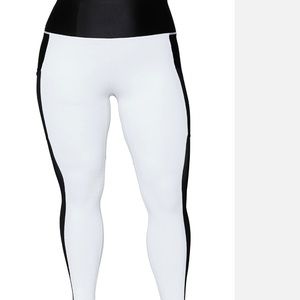 Fabletics 4x black and white leggings